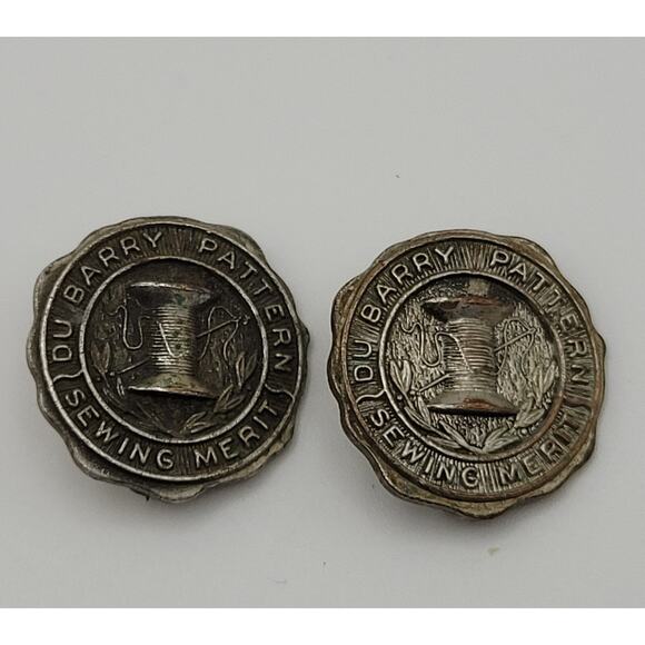 Vintage Du Barry Pattern Sewing Merit Metal Pin Back - Lot of 2 - Picture 1 of 7